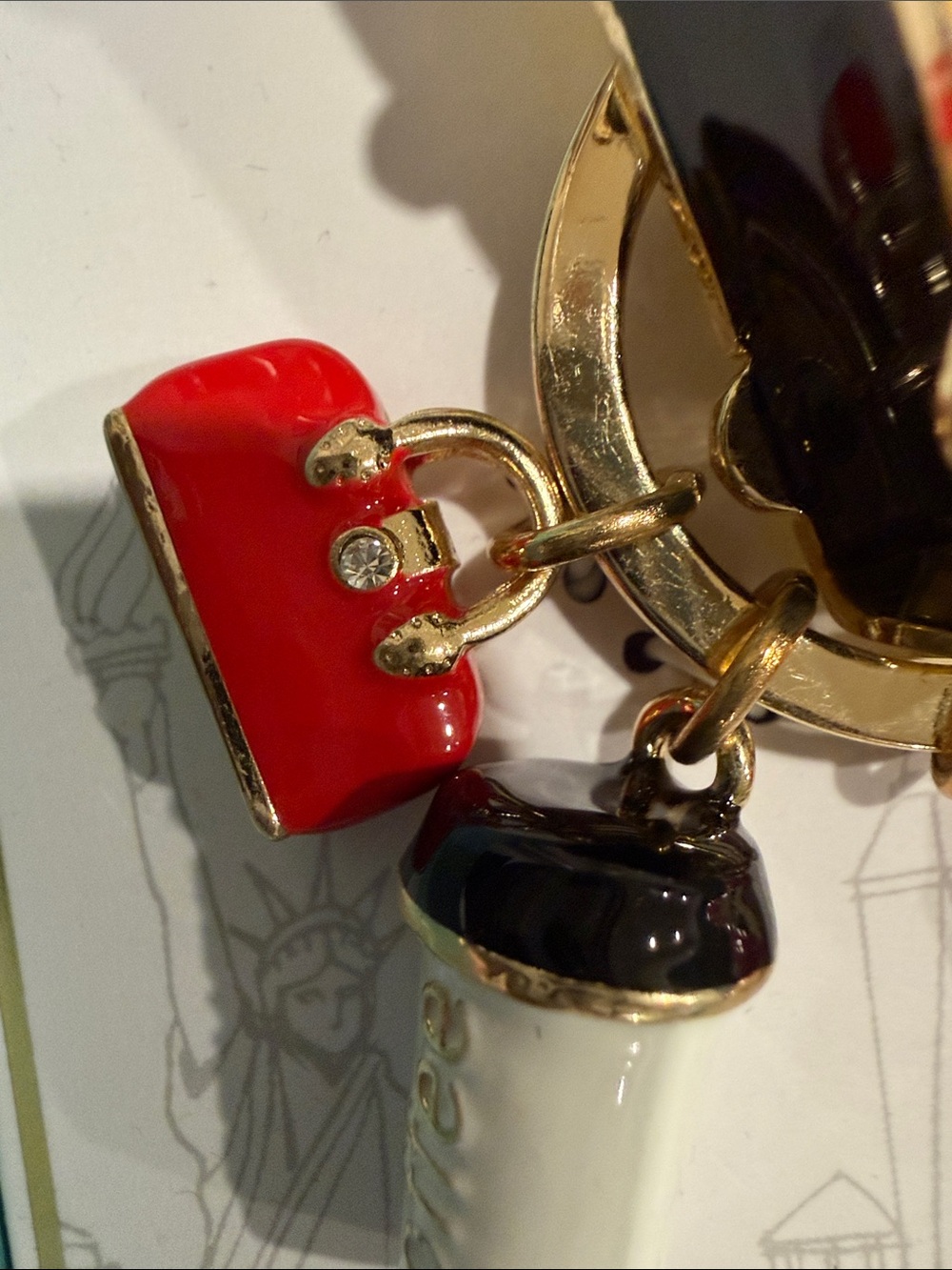 New York Charm Keyring with Pink Pump, Yellow Taxi Stone Purse &Multicolor Icons - Picture 8 of 10